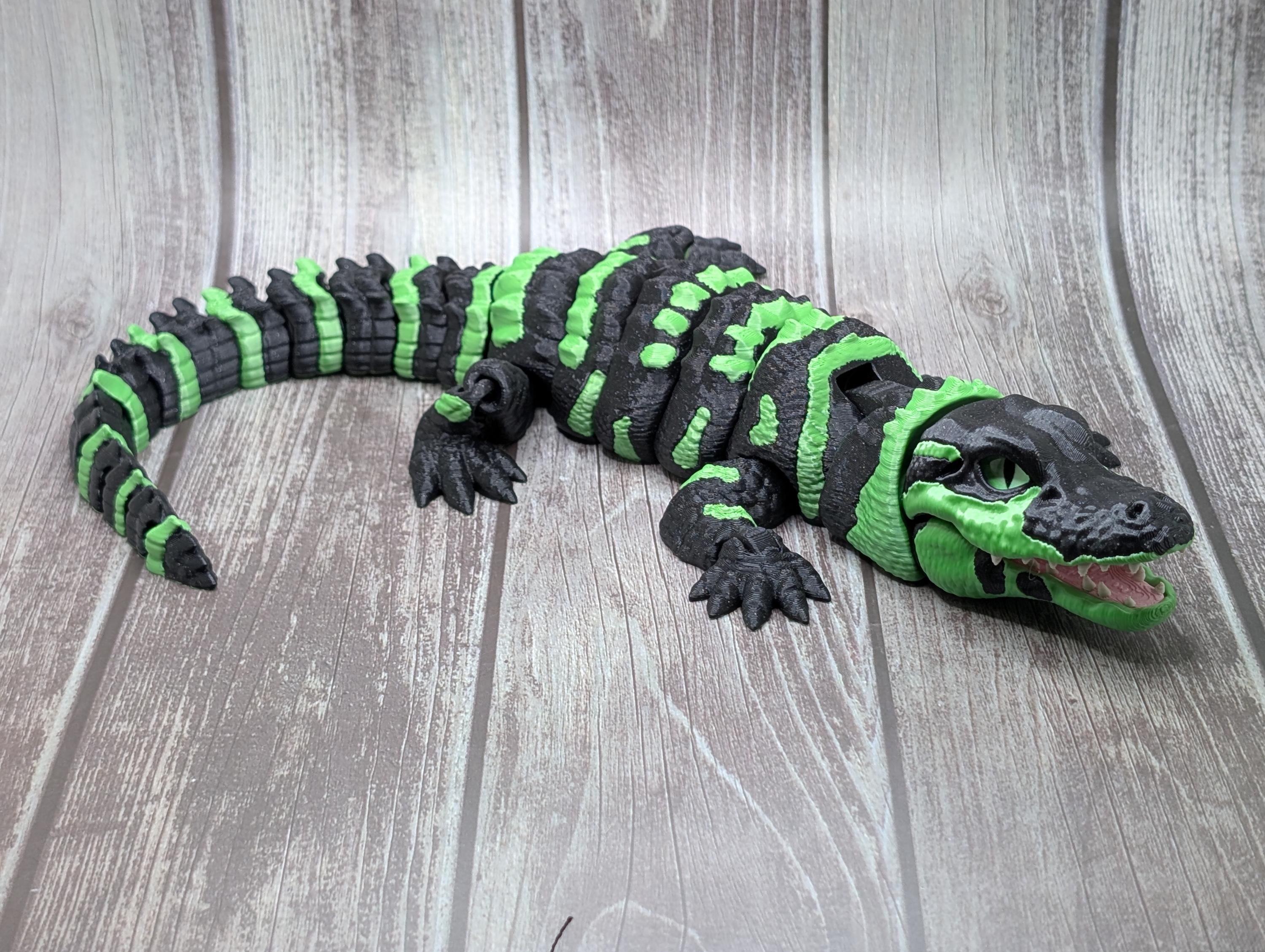 Articulated Alligator with glass eyes and opening mouth - 3D Printed