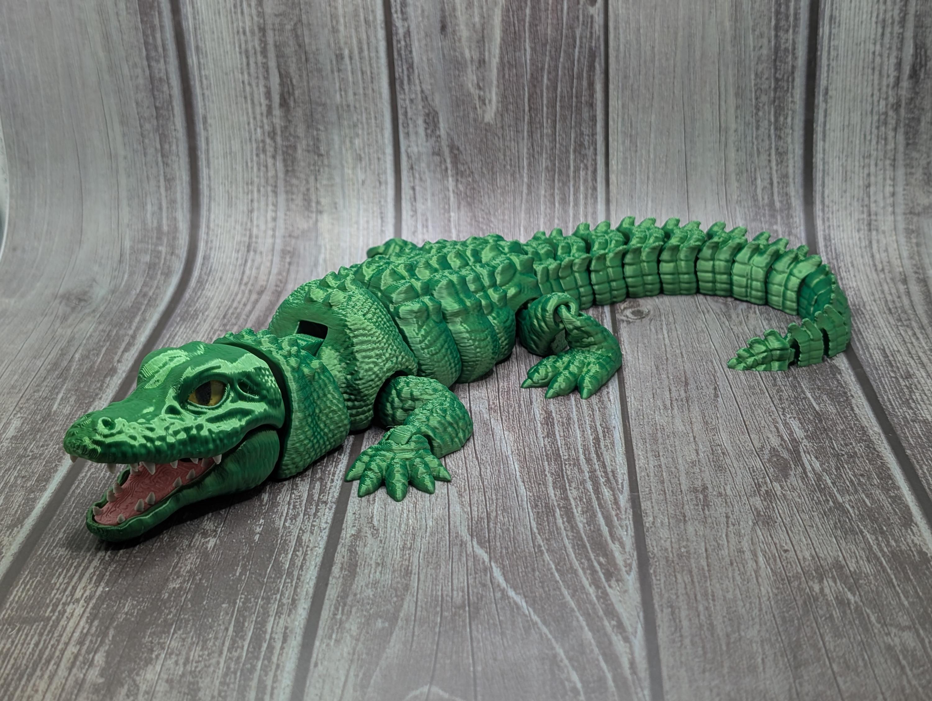 Articulated Alligator with glass eyes and opening mouth - 3D Printed