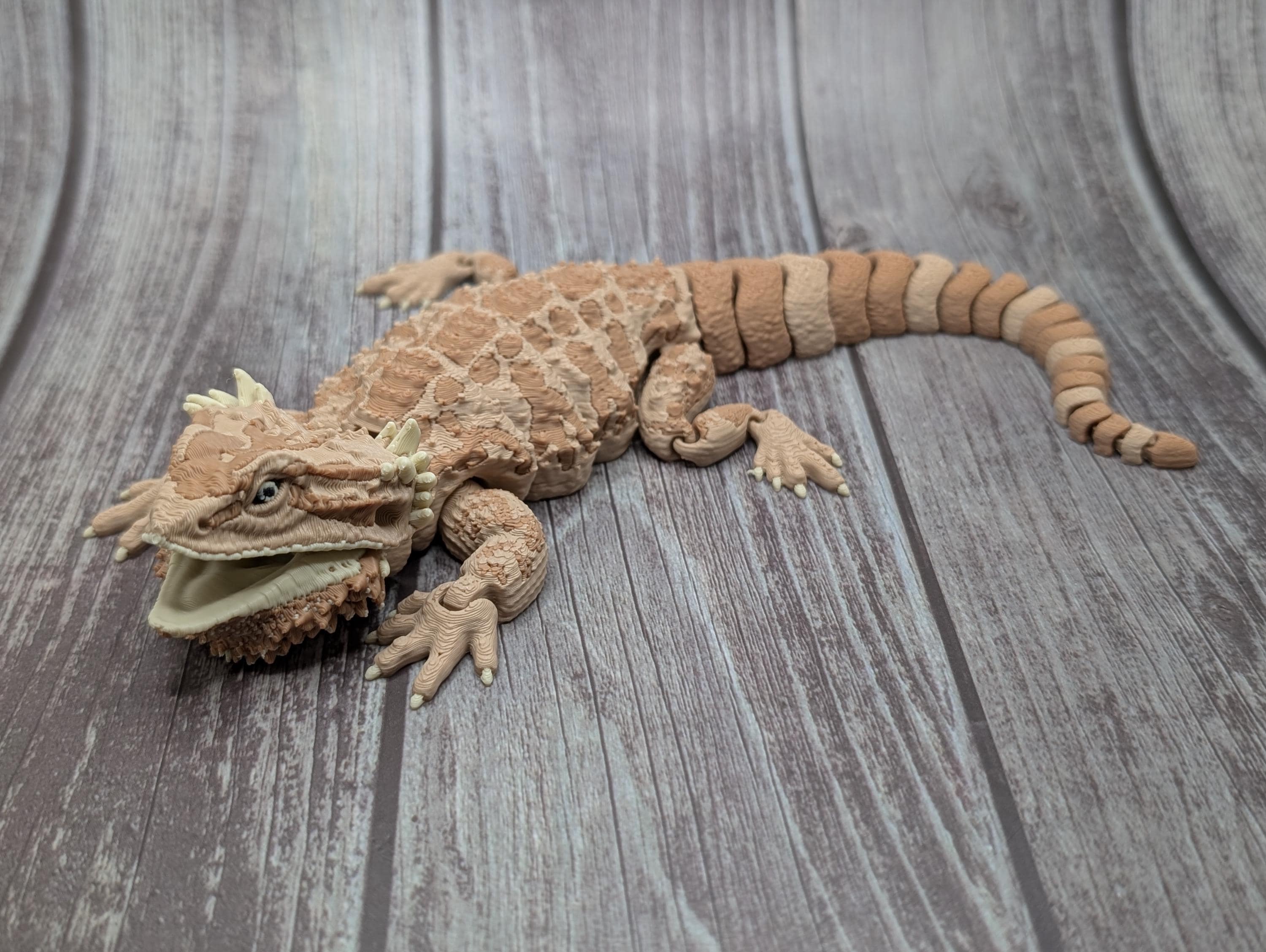Realistic Articulating Bearded Dragon - 3D Printed
