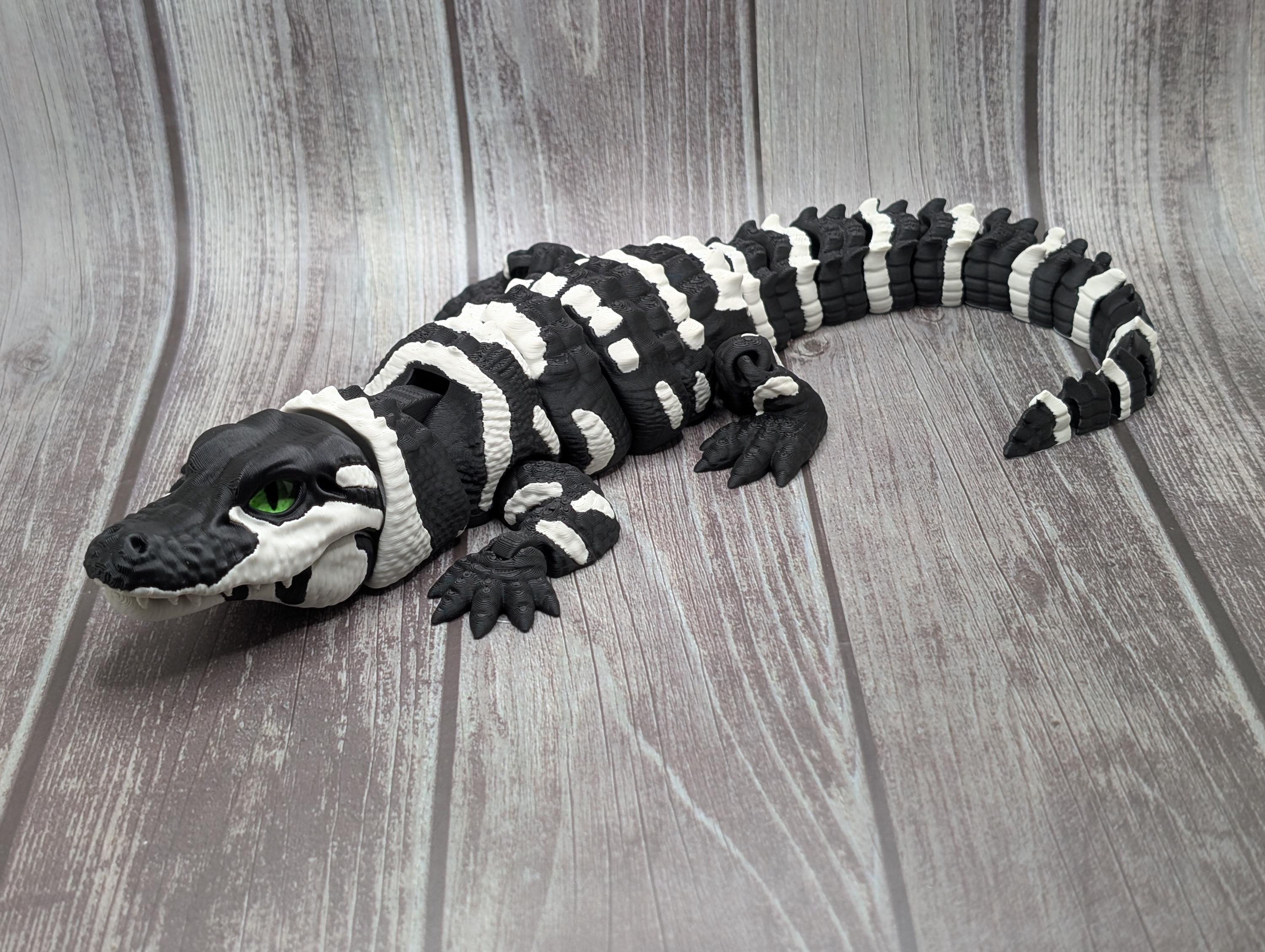 Articulated Alligator with glass eyes and opening mouth - 3D Printed