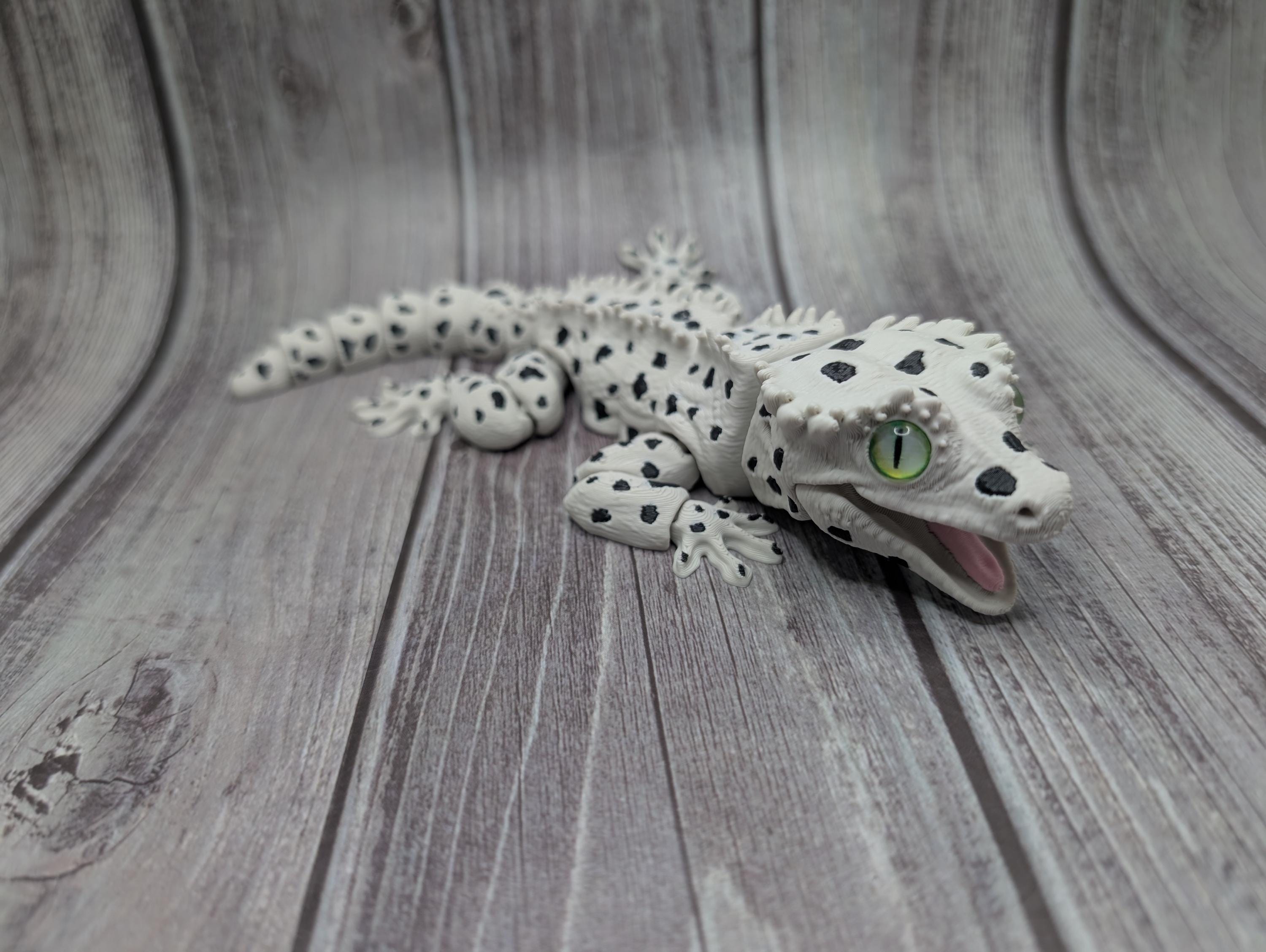 Realistic Articulated Crested Gecko Dalmatian - 3D Printed