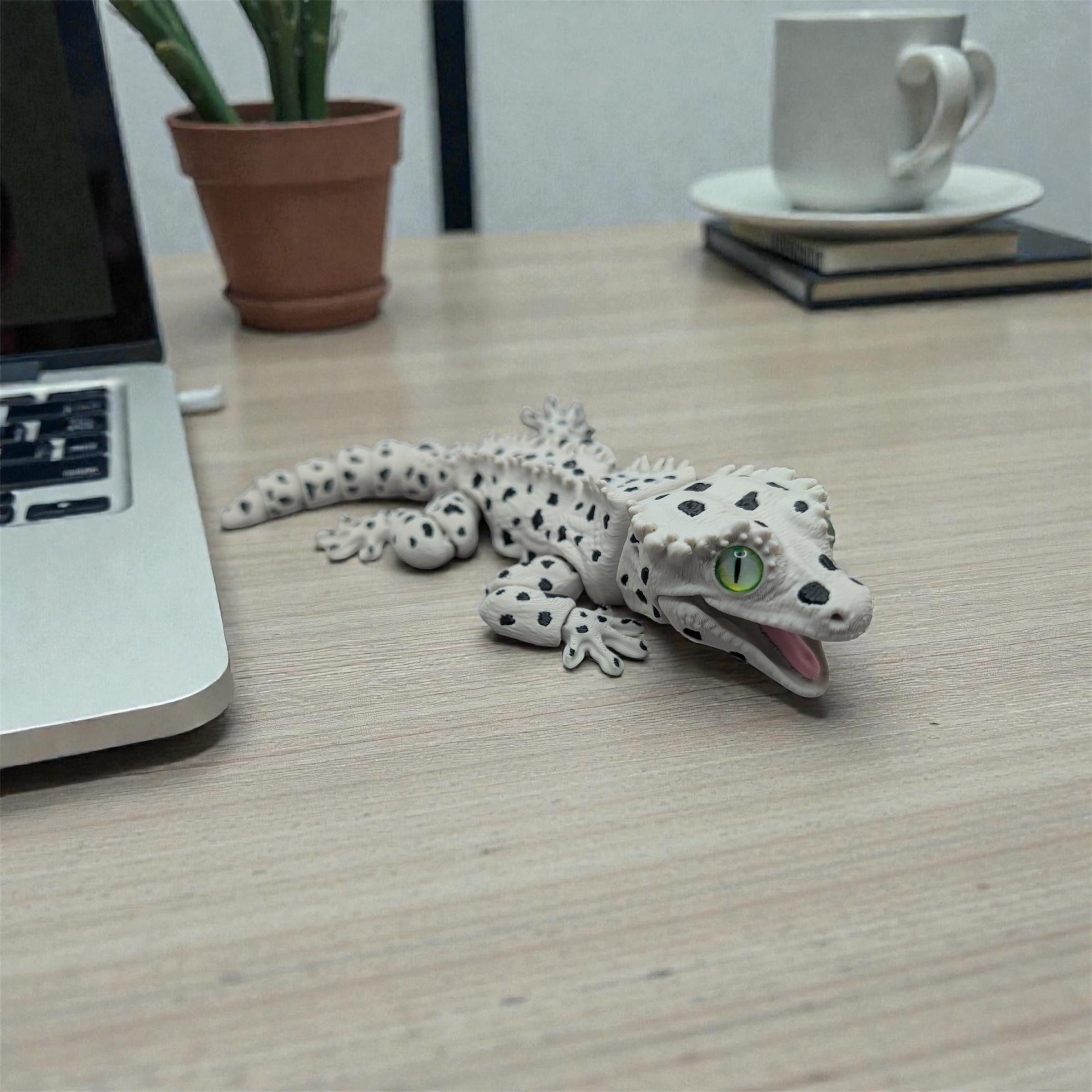 Realistic Articulated Crested Gecko Dalmatian - 3D Printed