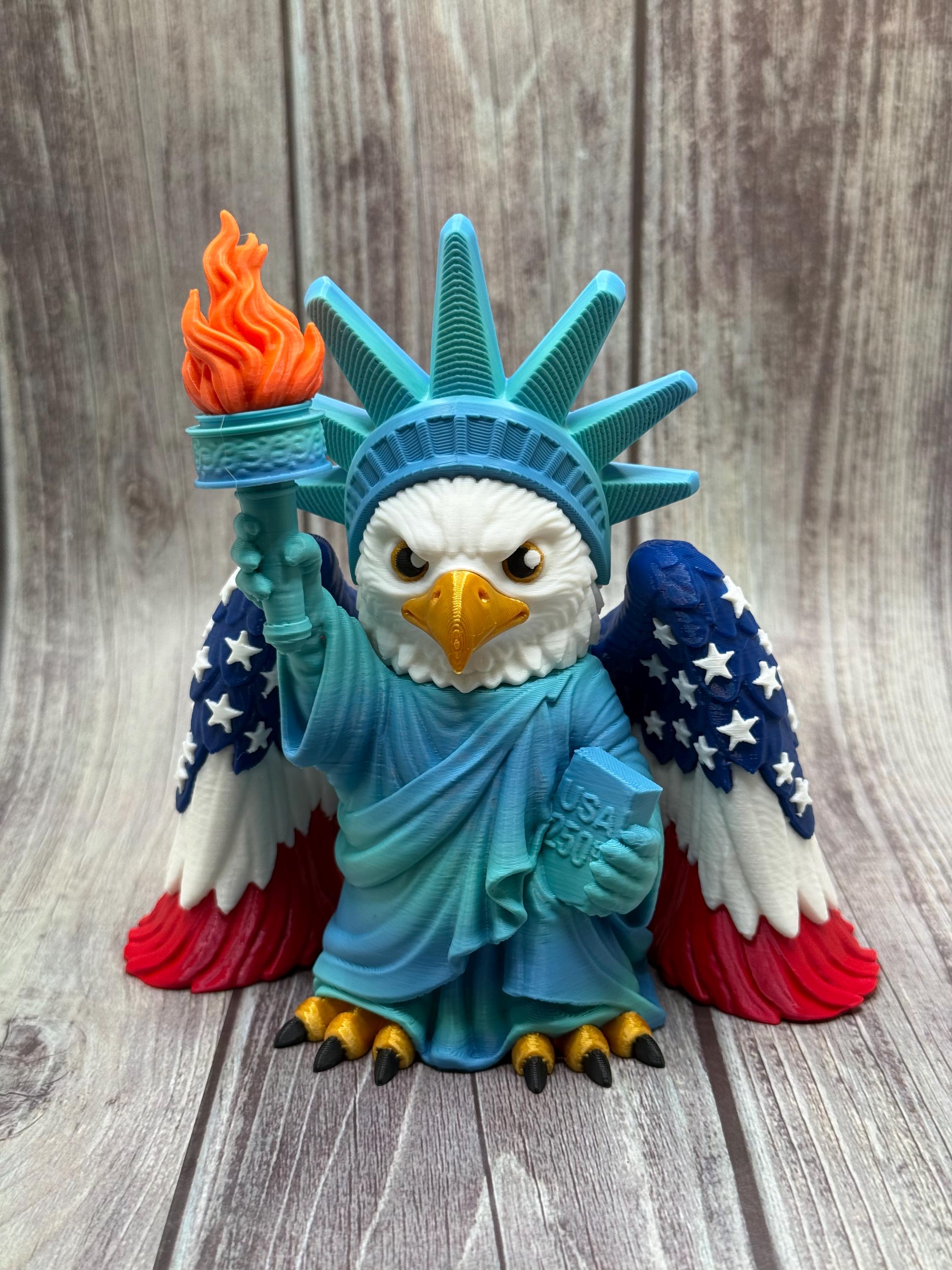 3D Printed Liberty Eagle | Patriotic Eagle Decor | American Flag Gift | USA Desk Decor